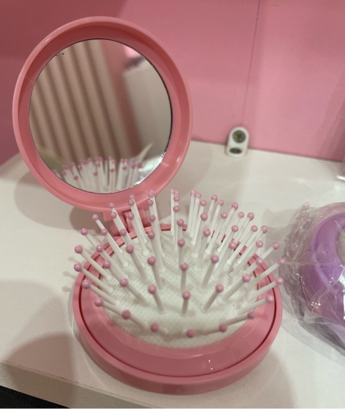 Mini espelho com escova de cabelo